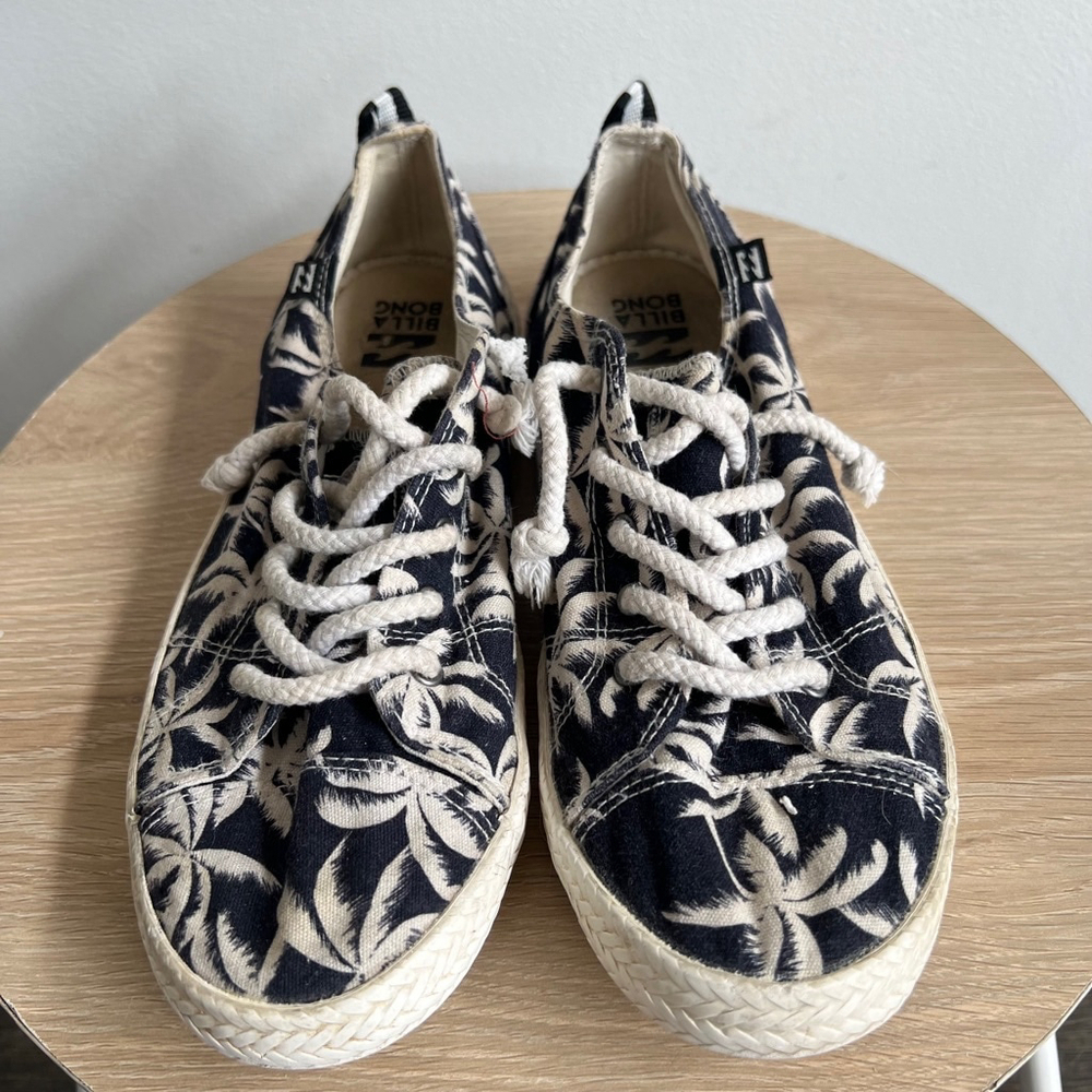 Women's Billabong Sneakers Size 8 Black Palm Tree Print